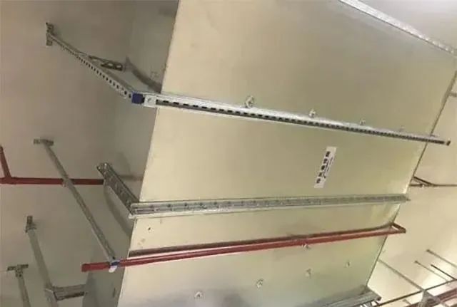 風管下什么時候增設噴頭？