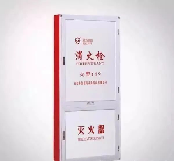 室內(nèi)消火栓箱內(nèi)一般應(yīng)配置什么？